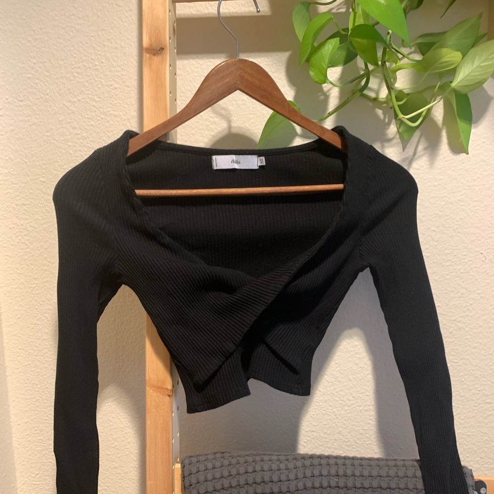 Adika Black Ribbed Crop Top